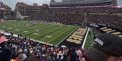 Začátek druhého čtvrtletí, college football a další zážitky